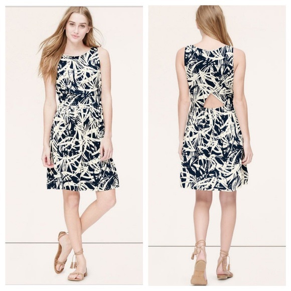 LOFT Dresses & Skirts - LOFT printed dress with keyhole cutout